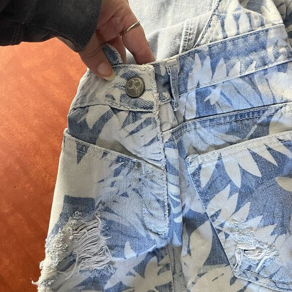 Zara Trafaluc Overalls Shortalls Size Medium Floral Acid Wash Denim Adjustable - Picture 8 of 13